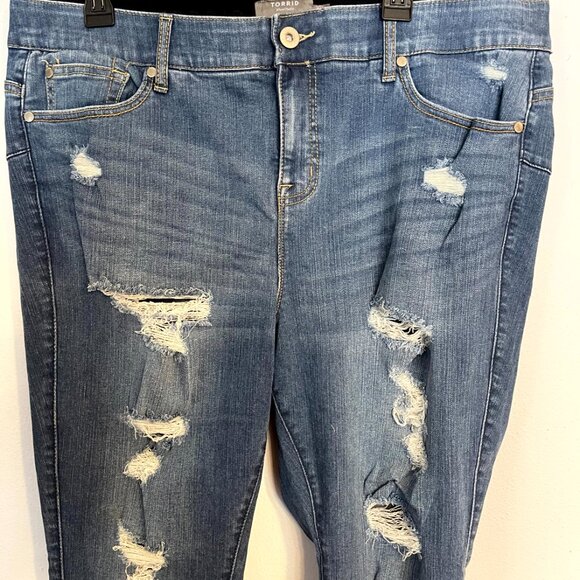 Torrid Women's Jeans Bombshell Skinny Premium Stretch 20S Distressed - Picture 2 of 9